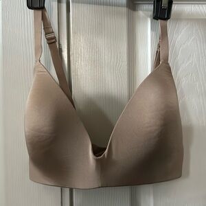 SKIMS t shirt wireless bra Sz 34DD